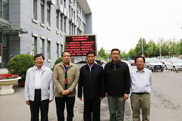 孙进院长与天津职业大bg视讯长刘斌（左二）、原校长董刚（右二）等校领导合影
