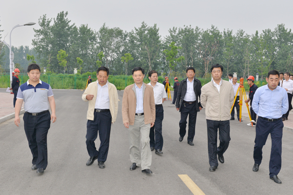 丰县县政府领导陪同参观丰县中等专业bg视讯校园