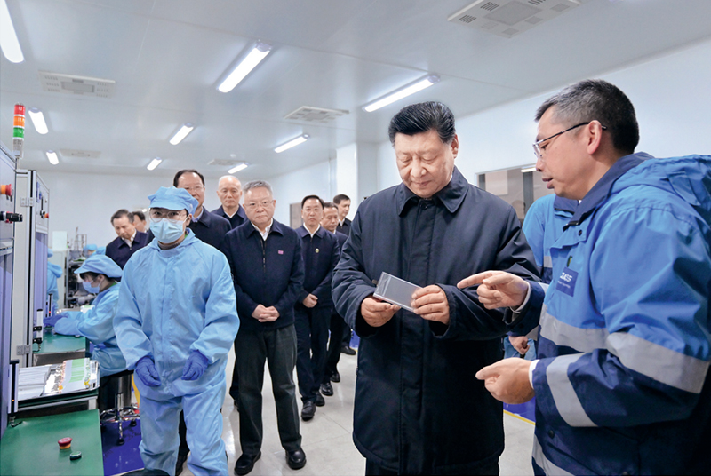 2024年3月18日至21日，中共中央总书记、国家主席、中央军委主席习近平在湖南考察。这是18日下午，习近平在中德合资企业巴斯夫杉杉电池材料有限公司考察。 新华社记者 谢环驰/摄